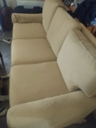 Sofá beige de tela seminuevo