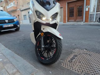Moto Scooter 125cc Blanca