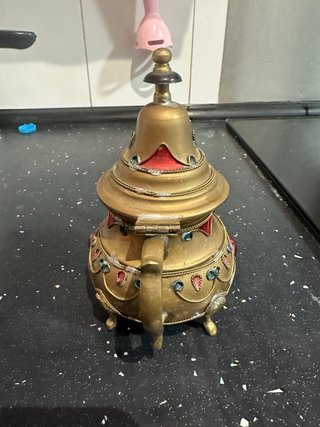 Tetera antigua decorada