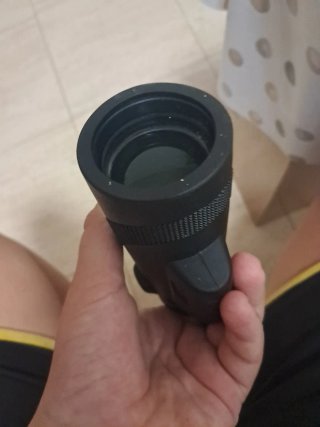 Prismáticos negros compactos