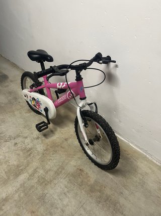Bicicleta infantil rosa y blanca