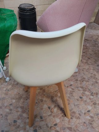 Silla blanca de plástico
