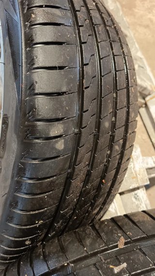 4 Llantas Ford Focus 16 5 Tornillos