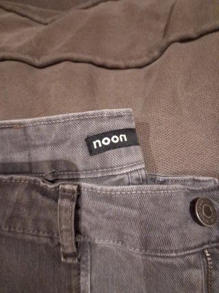 Pantalón cargo flare gris talla 32