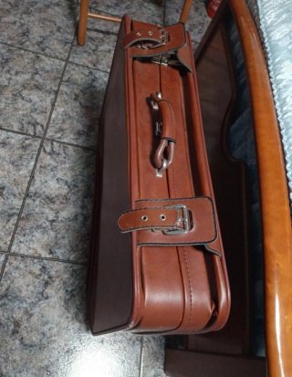 Maleta vintage de cuero marrón
