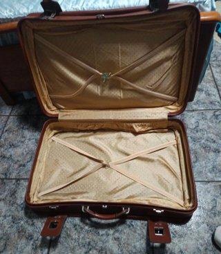 Maleta vintage de cuero marrón