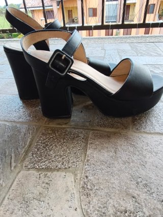 Sandali con zeppa nera 39