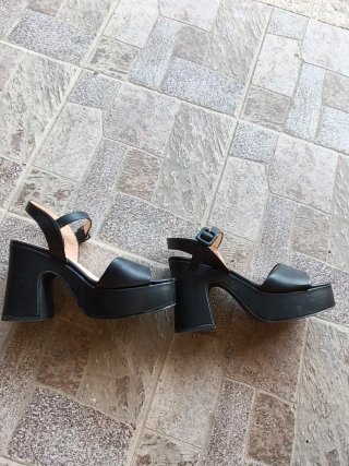 Sandali con zeppa nera 39