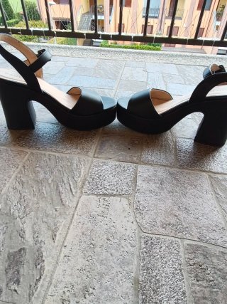 Sandali con zeppa nera 39