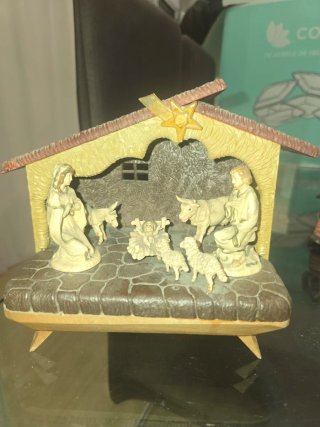 Portal de Belén con figuras