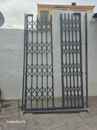 Puerta de ballesta metálica