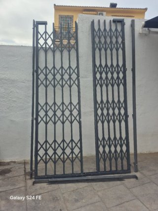 Puerta de ballesta metálica
