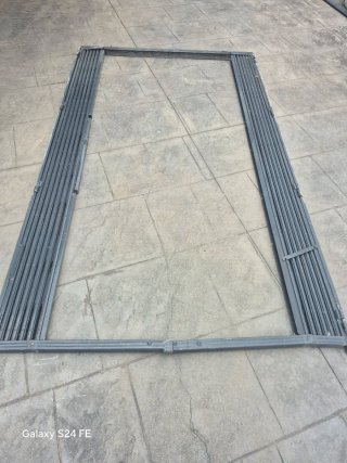Puerta de ballesta metálica