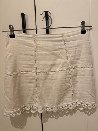 Falda Zara blanca con detalles