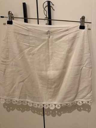Falda Zara blanca con detalles