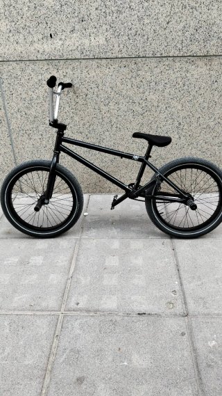 Bicicleta BMX negra fitbikeco.