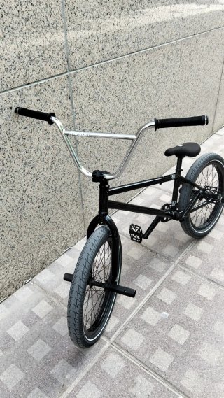 Bicicleta BMX negra fitbikeco.