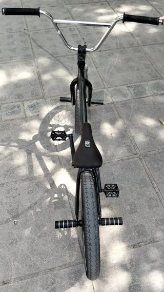 Bicicleta BMX negra fitbikeco.