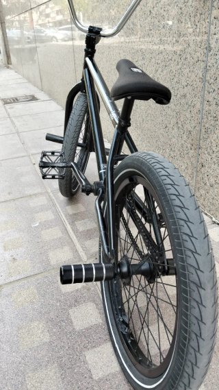 Bicicleta BMX negra fitbikeco.