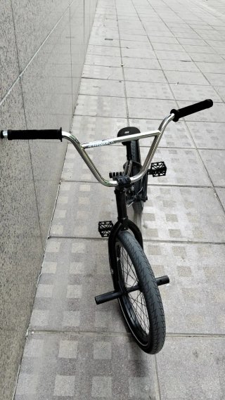 Bicicleta BMX negra fitbikeco.