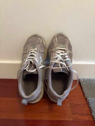 Zapatillas New Balance Beige y Gris