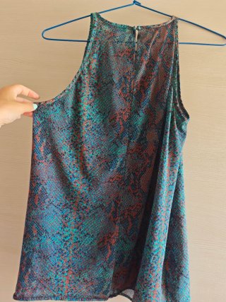 Camiseta tirantes Mango Talla M estampado serpient