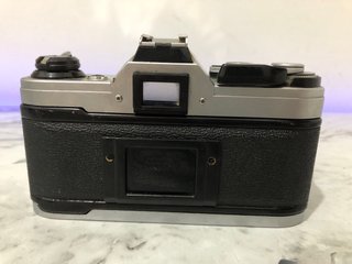 Canon AE-1 Cámara Analógica Plata y Negra
