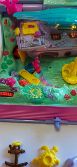 Polly Pocket Sparkling Mermaid Kingdom  1995