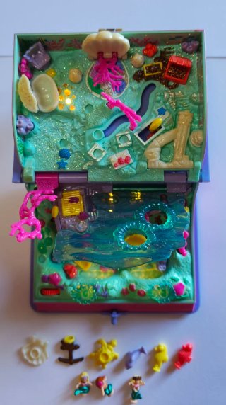 Polly Pocket Sparkling Mermaid Kingdom  1995