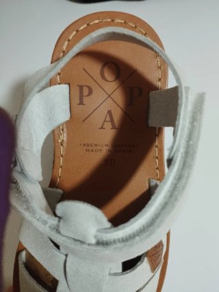 Sandalias Popa Piel Gris y Marrón. Es número 30