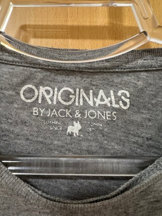 Camiseta Jack & Jones gris estampada