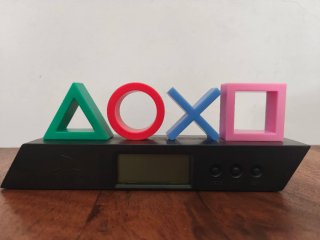 Reloj despertador con luz de PlayStation