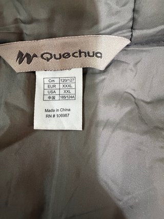 Abrigo verde oliva con capucha