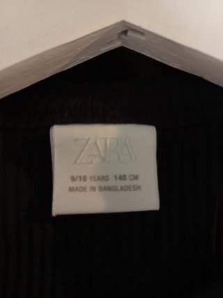 Camiseta Zara Niña 9-10 años Negra