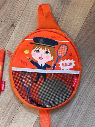 Mochila y estuche Emirates