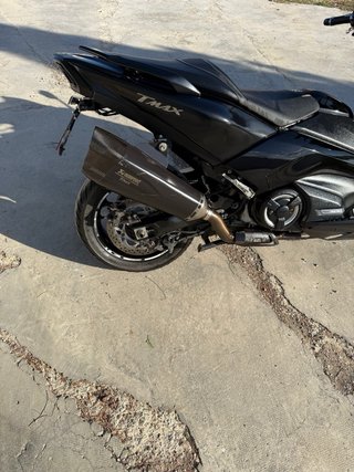 Yamaha TMAX Negra