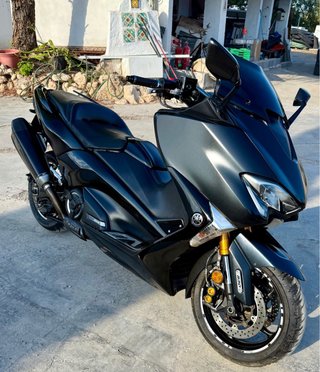 Yamaha TMAX Negra