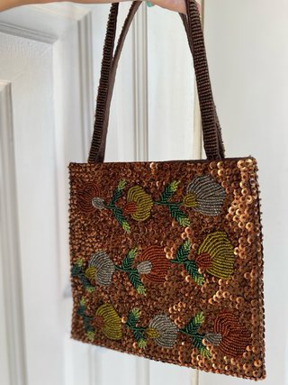 Bolso Lentejuelas marrón con detalles florales