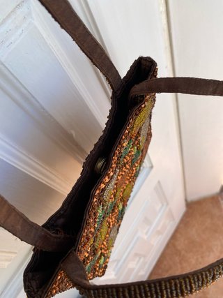Bolso Lentejuelas marrón con detalles florales
