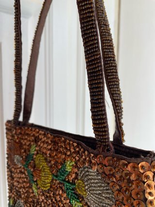 Bolso Lentejuelas marrón con detalles florales