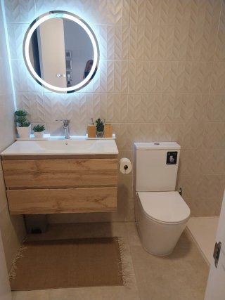Alquilo bonita habitación solo para CHICAS Q.Trab.