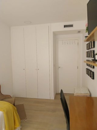 Alquilo bonita habitación solo para CHICAS Q.Trab.