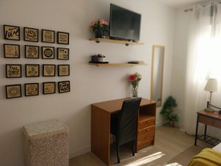 Alquilo bonita habitación solo para CHICAS Q.Trab.