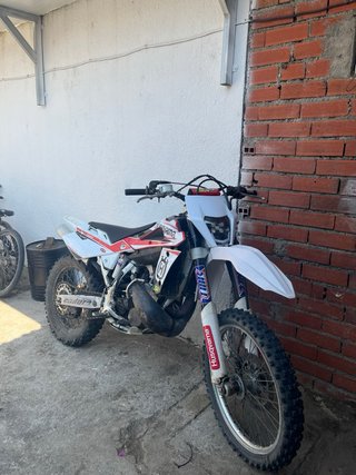 Husqvarna 250 2 tiempos