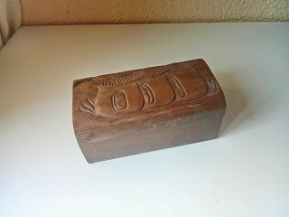 Caja de Madera Maciza con Relieve Grabado