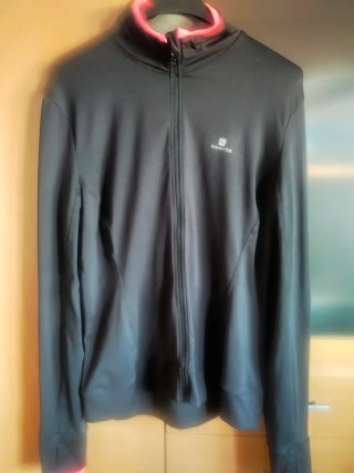 Chaqueta Domyos Negra y Fucsia