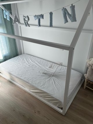 Cama infantil casita con somier