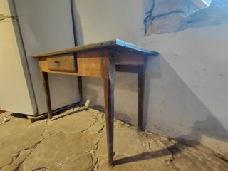 Antigua mesa tocinera de madera