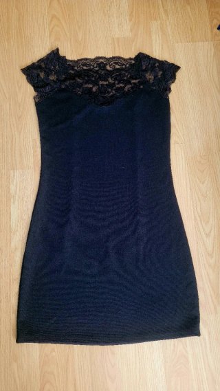 Mini vestido negro con encaje