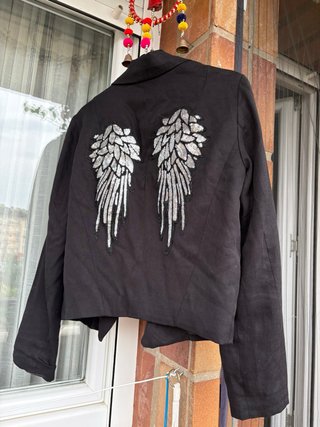 Chaqueta crop Bershka alas lentejuelas M